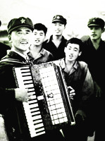 【東籬?追】戰(zhàn)友誼，兄弟情（散文）
