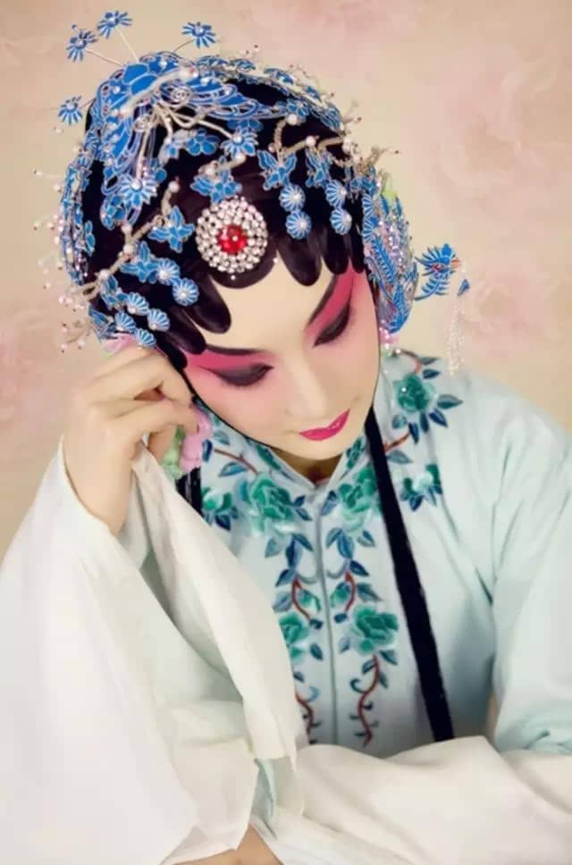 【如云】凝香小筑，靜齋春微，為你研墨相守（散文）