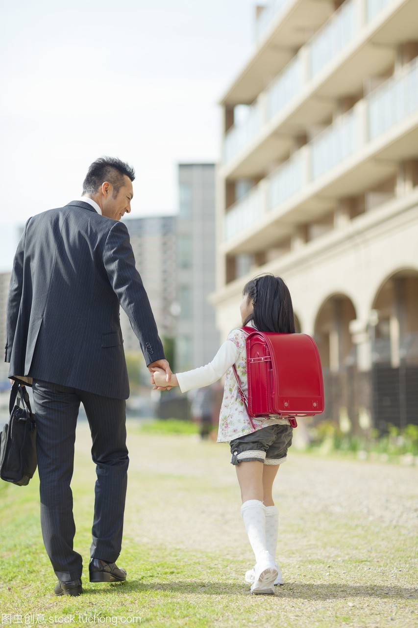 【八一】“警察叔叔，爸爸沒錢”（小說）
